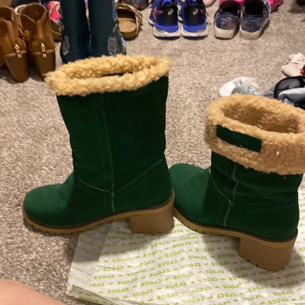 Winter green boots, size 5, fur inside, leave up or roll down top